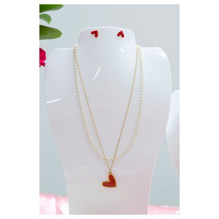 Collar doble con perlas y dije de corazón rojo